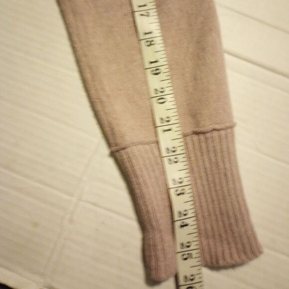 Eddie Bauer acrylic and wool V Neck sweater with ribbed trim - Picture 7 of 11